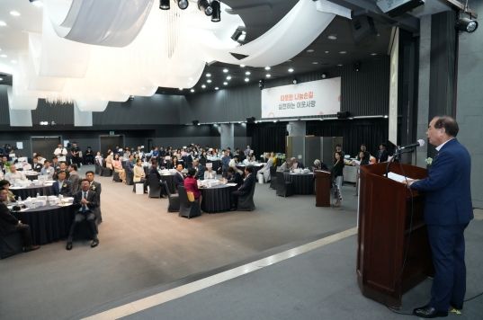 희망 2023 이웃돕기 유공자 포상식 모습.