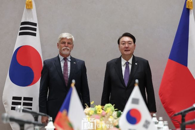 9월 18일 윤석열 대통령은 페트르 파벨(Petr Pavel) 대통령과 한-체코 정상회담을 가졌다.