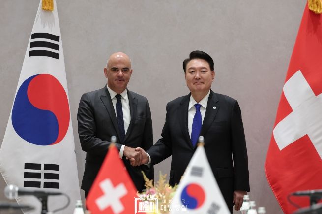 9월 20일 윤석열 대통령은 알랭 베르세 스위스 대통령과 한-스위스 정상회담을 가졌다.