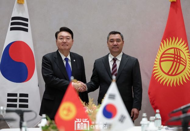 9월 20일 윤석열 대통령은 사디르 자파로프 키르기스스탄 대통령과 한-키르기스스탄 정상회담을 가졌다.
