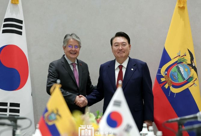 9월 21일 윤석열 대통령은 기예르모 라소 대통령과 한-에콰도르 정상회담을 가졌다.