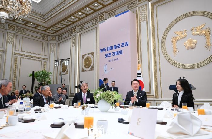 9월 29일 윤석열 대통령 부부는 원폭 피해 동포 초청 오찬 간담회를 가졌다.