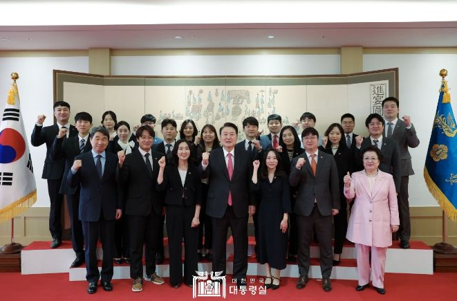 10월 6일 윤석열 대통령은 교권 보호 4법 개정 계기 현장 교원과 만나 대화하는 시간을 가졌다.