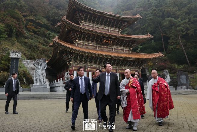 10월 19일 윤석열 대통령은 천태종의 본산인 구인사를 방문해 종정 도용스님을 예방하고, 국가와 국민의 평안을 기원했다.