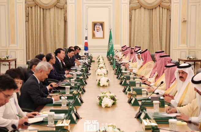 10월 22일 윤석열 대통령은 한-사우디아라비아 확대 회담을 가졌다.
