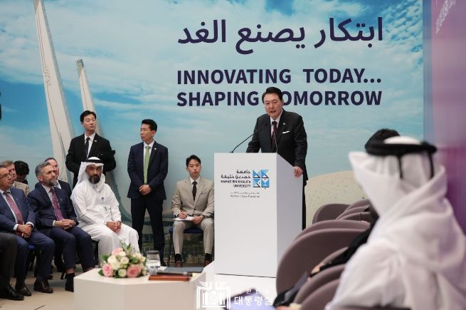 10월 25일 윤석열 대통령은 에듀케이션 시티 모스크를 방문하고 하마드 빈 칼리파 대학교에서 열린 청년 리더와의 대화에 참석했다.