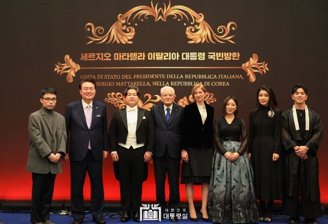 11월 8일 윤석열 대통령 부부는 세르지오 마타렐라 이탈리아 대통령과 영애를 초청해 공식 만찬을 가졌다.