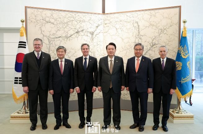 11월 9일 윤석열 대통령은 안토니 블링컨 미국 국무장관을 관저로 초청해 오찬을 함께 했다.