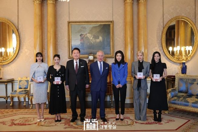 11월 22일 윤석열 대통령 부부는 문화 예술인 격려 행사에 참석했다.