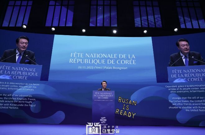 11월 24일 윤석열 대통령 부부는 파리 브롱냐르 궁에서 개최된 주프랑스 대한민국대사관 주최 대한민국 국경일 리셉션 행사에 참석했다.