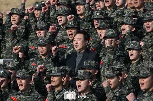 2월 10일 윤석열 대통령은 설을 맞아 해병 청룡부대(2사단)를 찾아 장병들을 격려했다.