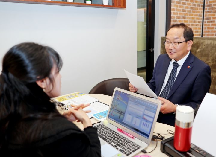 제주시 공직자 정신건강 심리상담실 방문한 강병삼 제주시장