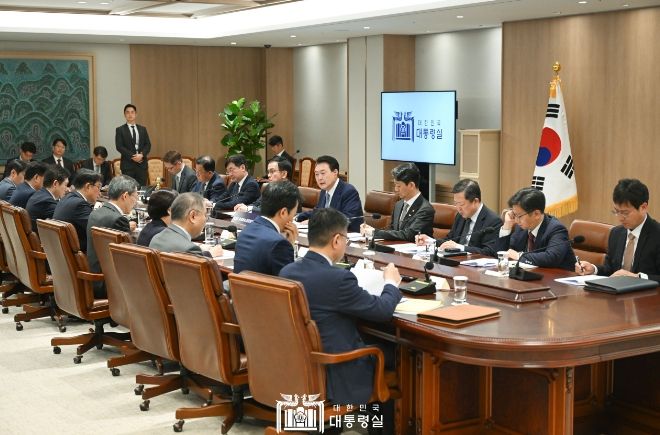 5월 23일 윤석열 대통령은 용산 대통령실에서 반도체 산업을 주제로 ‘제2차 경제이슈점검회의’를 주재했다.