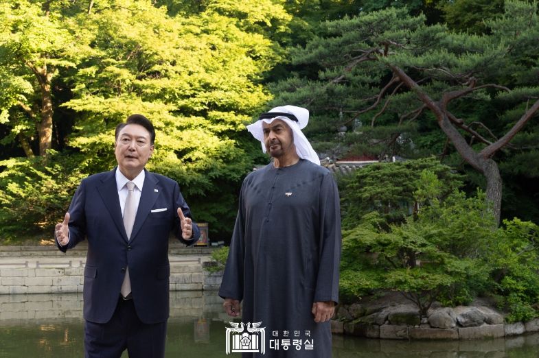 5월 28일 윤석열 대통령은 「모하메드 빈 자이드 알 나흐얀(Mohamed bin Zayed Al Nahyan)」 아랍에미리트연합국(UAE) 대통령과 차담 전 창덕궁 후원의 중심 정원인 부용지 일대를 함께 산책하며 한국 문화 등 다양한 화제를 주제로 대화를 나누며 친교를 다졌다.