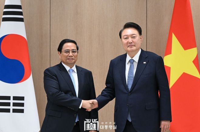 7월 2일 윤석열 대통령은 오후 한국을 공식방문 중인 「팜밍찡(Pham Minh Chinh)」 베트남 총리를 접견하고, 양국 관계 발전 방안에 대해 의견을 교환했다.