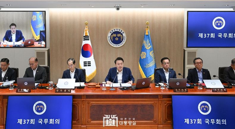 8월 27일 윤석열 대통령은 용산 대통령실에서 2024년도 제37회 국무회의를 주재했다.